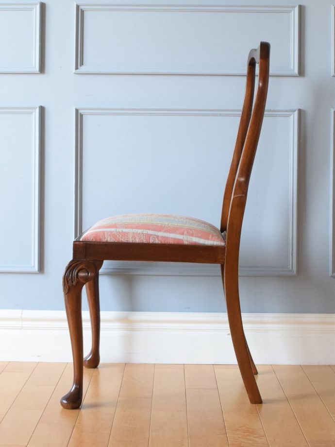 アンティークの椅子の側面