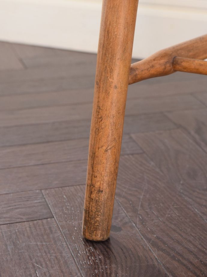 アンティークチェアの脚