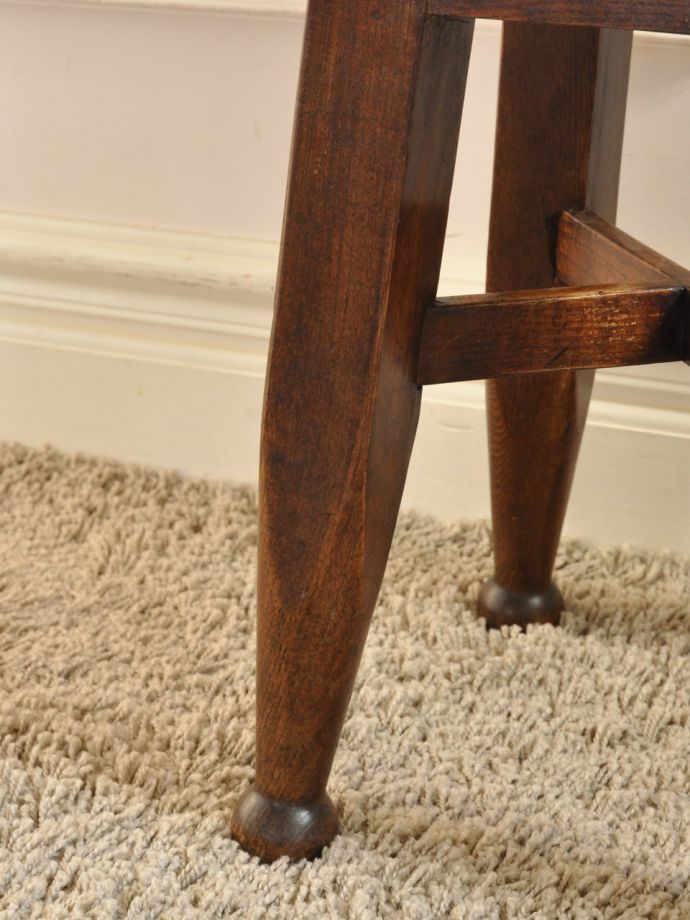 アンティークスツールの脚