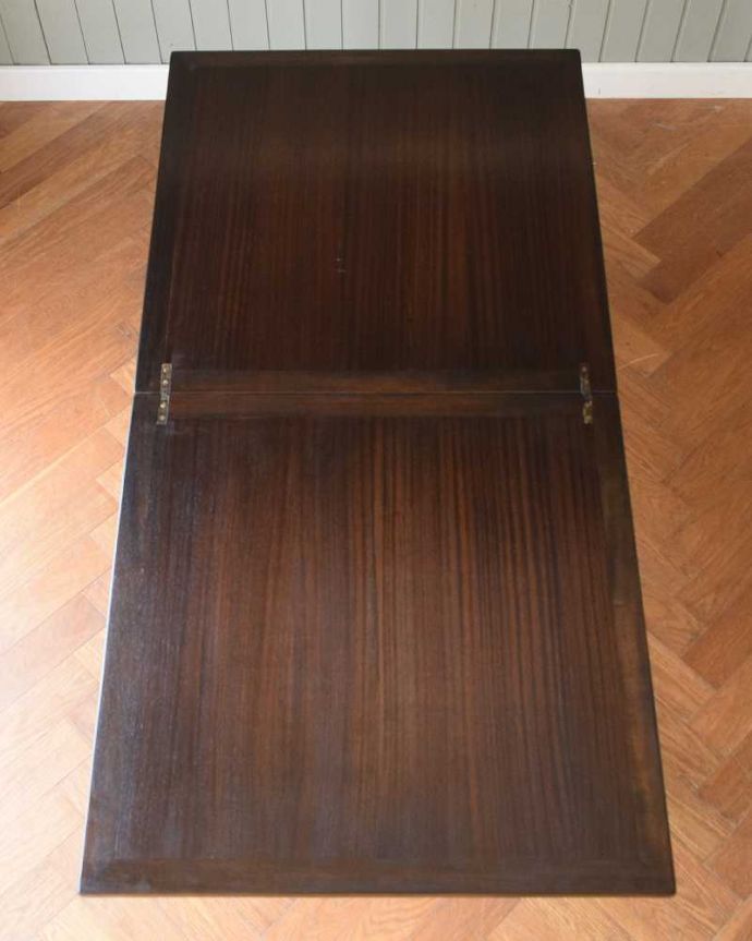 伸長式ダイニングテーブルの天板