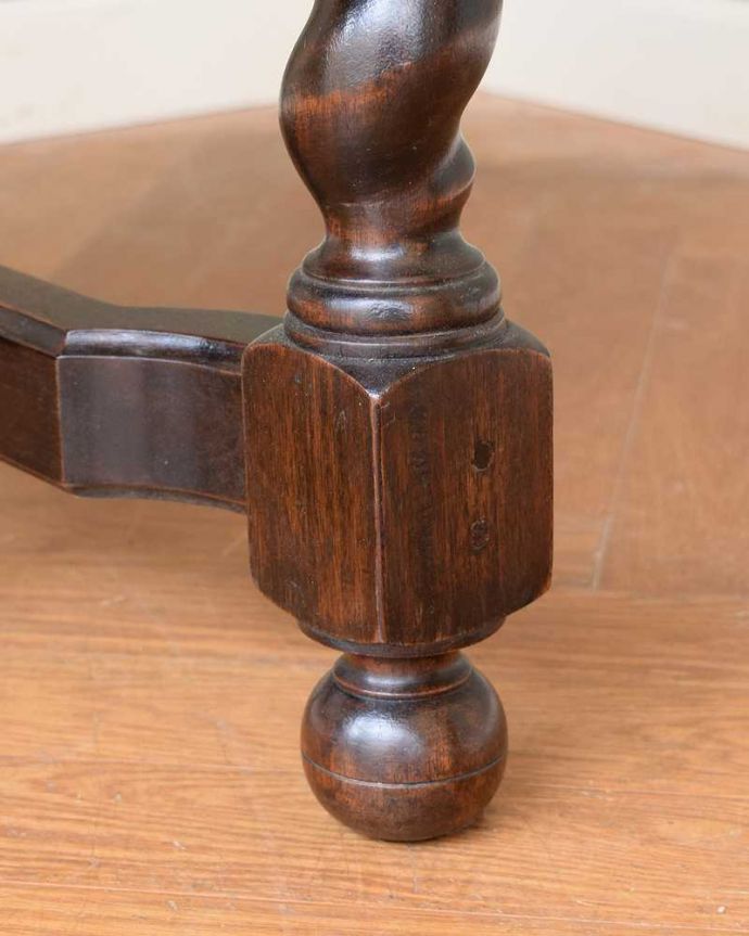 アンティークテーブルの脚