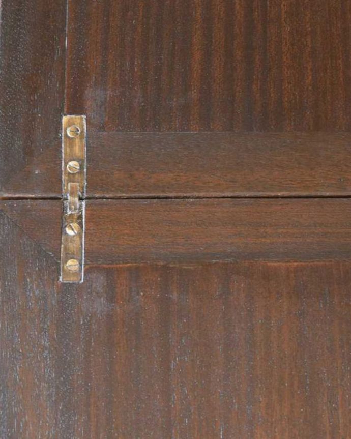 アンティークテーブルの木目