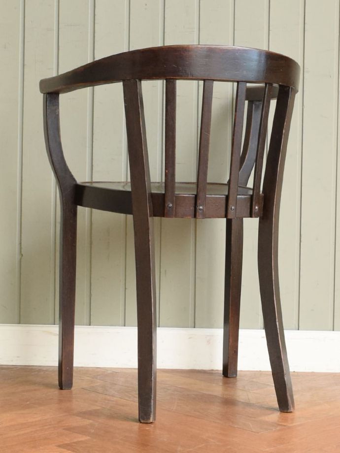 おしゃれな椅子、ベントウッドチェアの後ろ姿