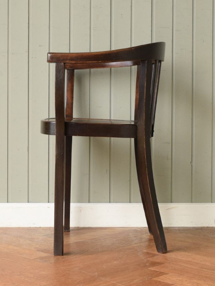 ベントウッドチェアの側面