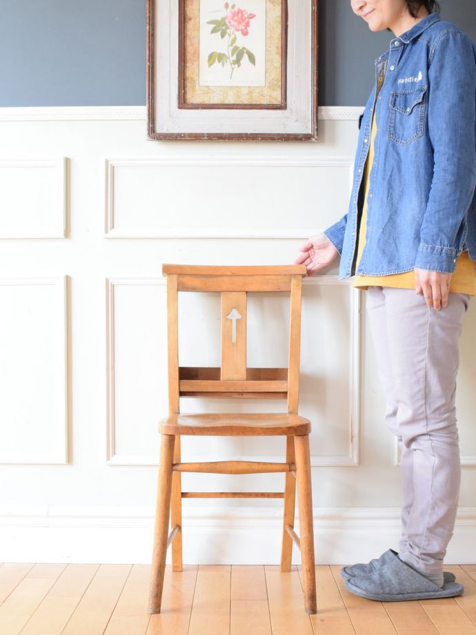 英国アンティークのチャーチチェア