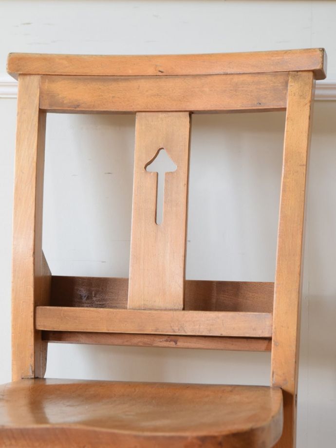 アンティークチェアの背もたれ