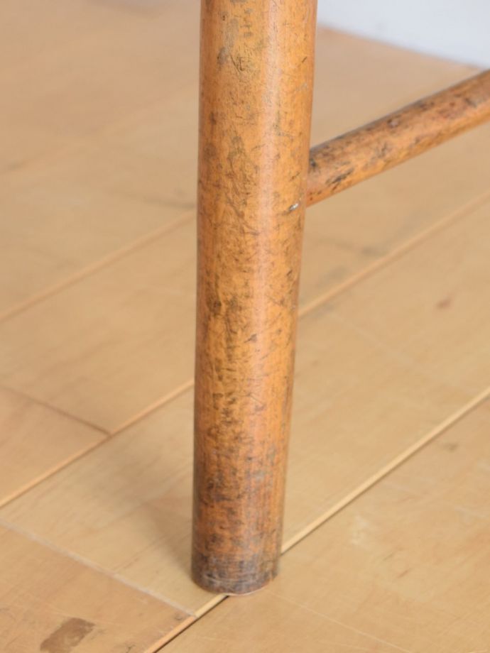 アンティークチェアの脚