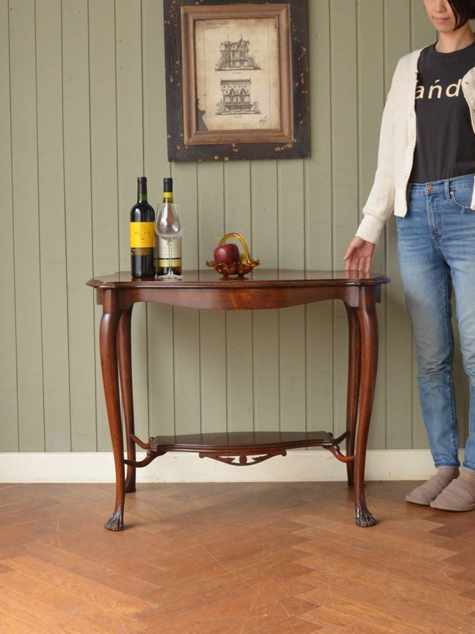 アンティークのサイドテーブル