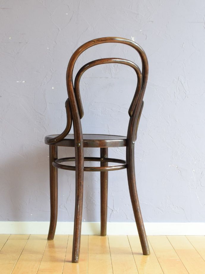 おしゃれな椅子、ベントウッドチェアの後ろ姿