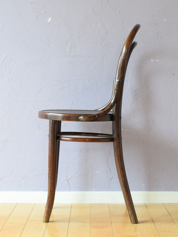 ベントウッドチェアの側面