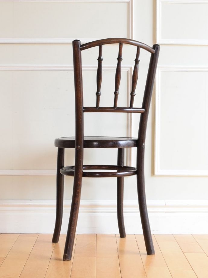 おしゃれな椅子、ベントウッドチェアの後ろ姿