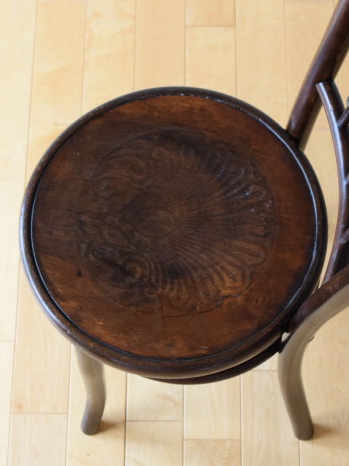 イギリスアンティークのおしゃれな椅子、バンブーデザインのベント