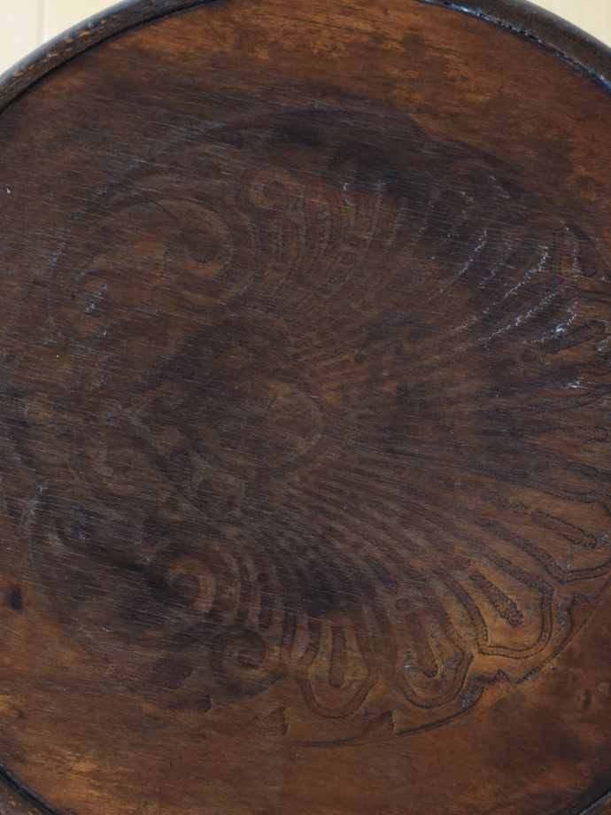 アンティークの椅子の座面の模様