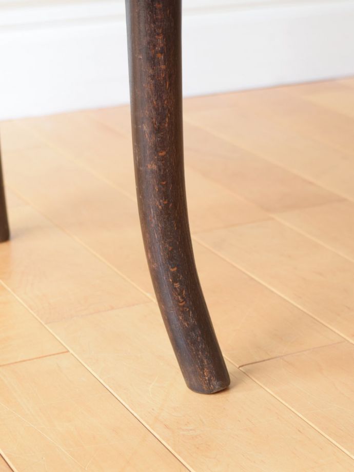 ベントウッドチェアの脚