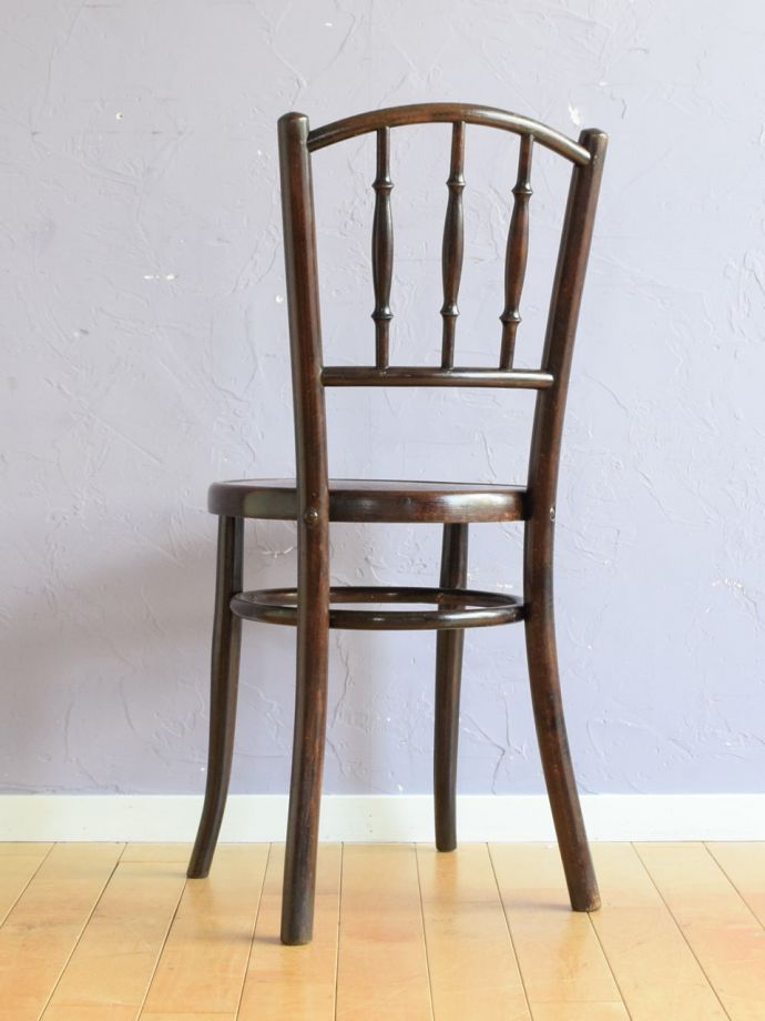 おしゃれな椅子、ベントウッドチェアの後ろ姿