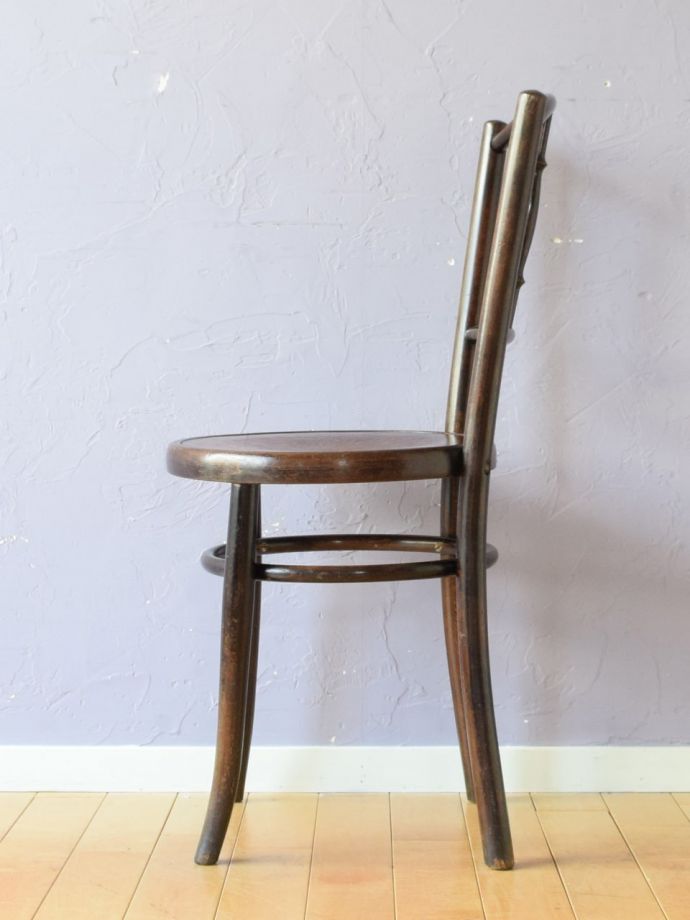 ベントウッドチェアの側面