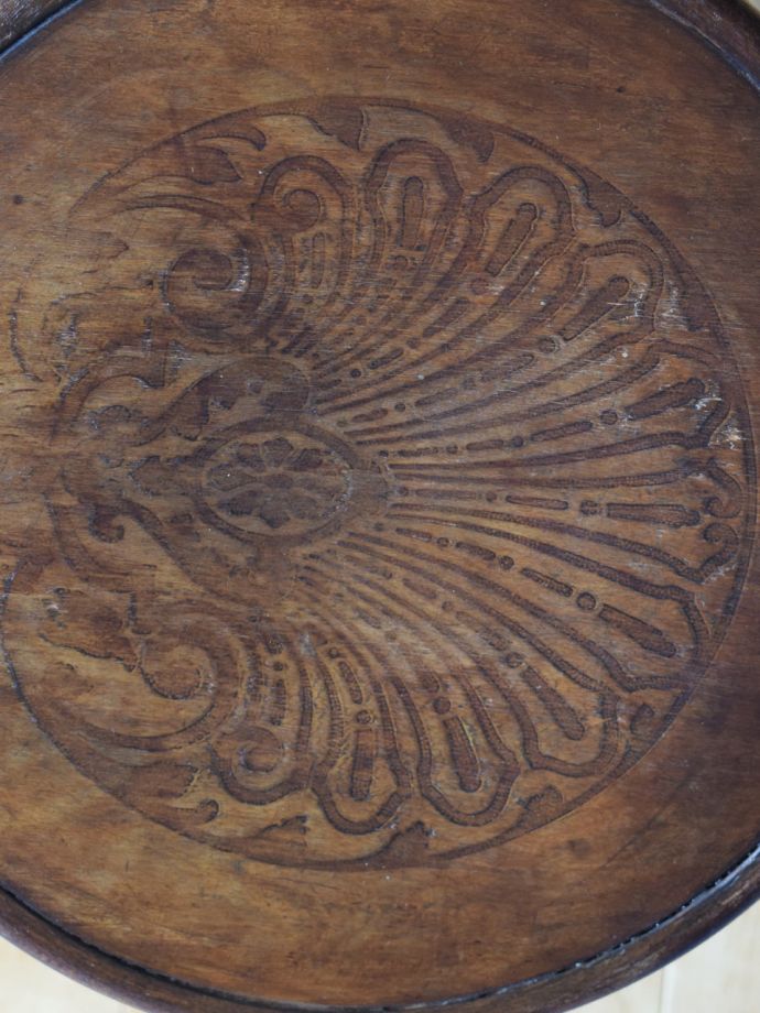 ベントウッドチェアの座面の模様