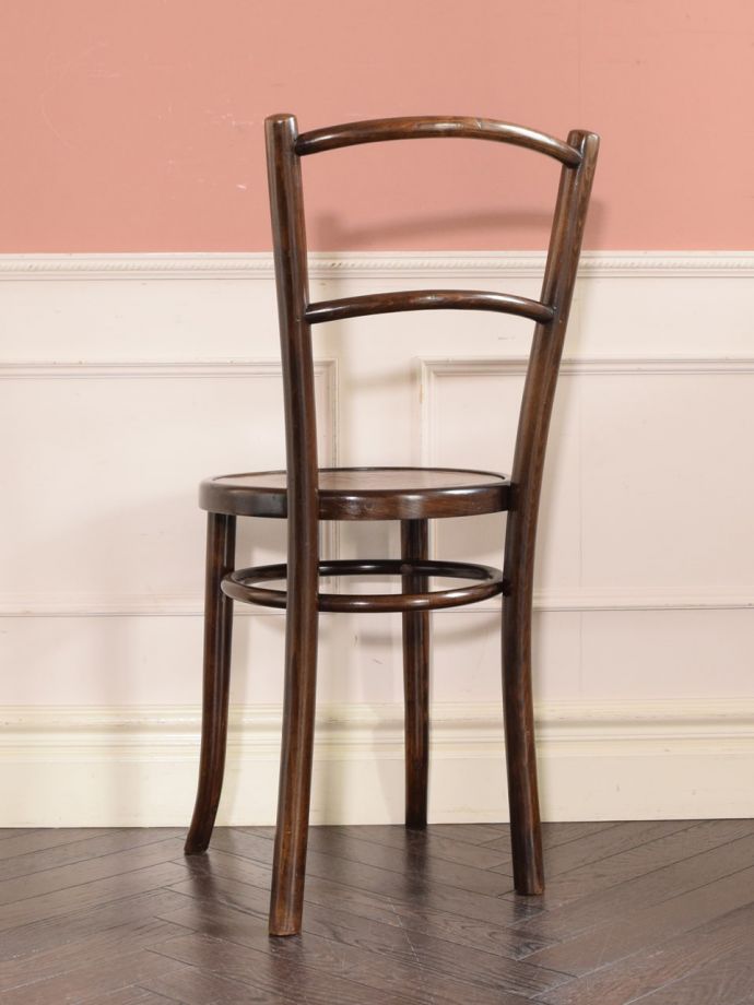 おしゃれな椅子、ベントウッドチェアの後ろ姿