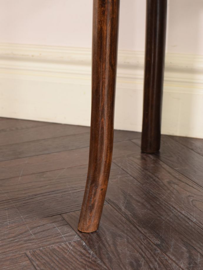 ベントウッドチェアの脚