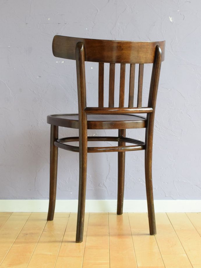 おしゃれな椅子、ベントウッドチェアの後ろ姿