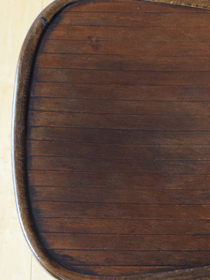 アンティークの椅子の座面の模様