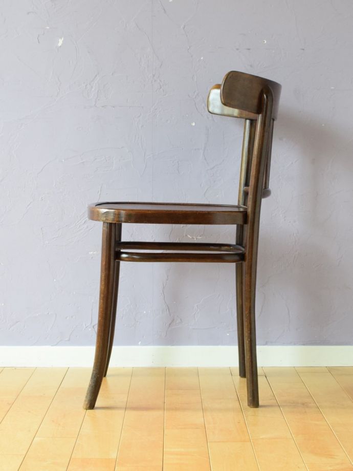 ベントウッドチェアの側面