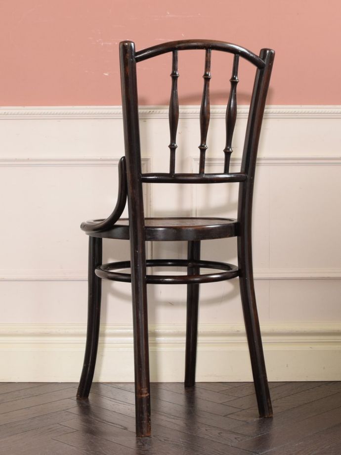 おしゃれな椅子、ベントウッドチェアの後ろ姿