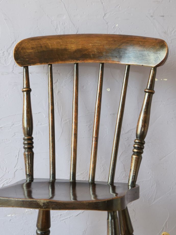 アンティークチェアの背もたれ