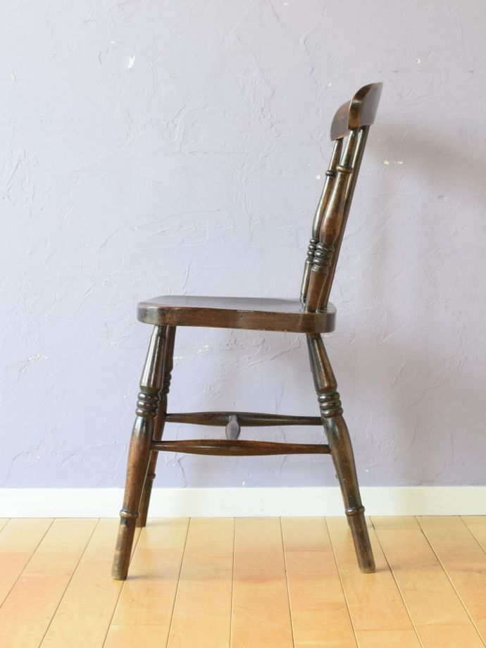 アンティークチェアの横顔