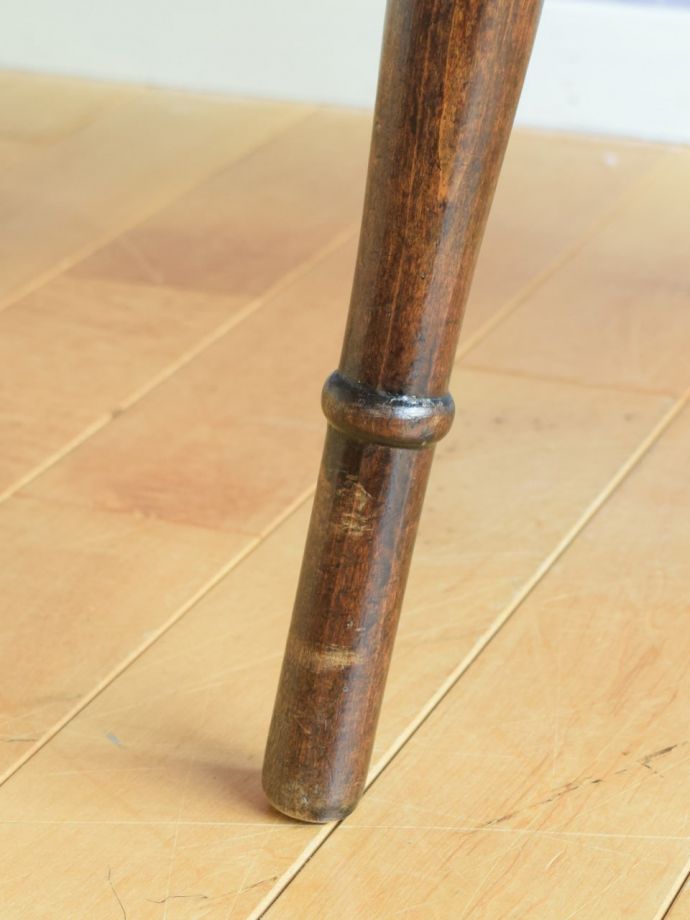 アンティークチェアの脚