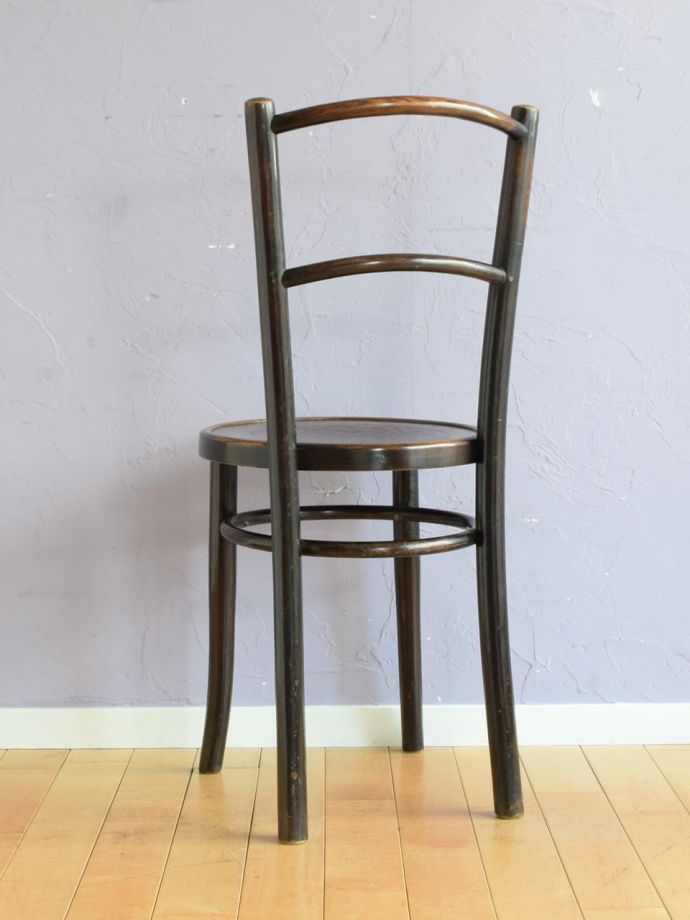 おしゃれな椅子、ベントウッドチェアの後ろ姿