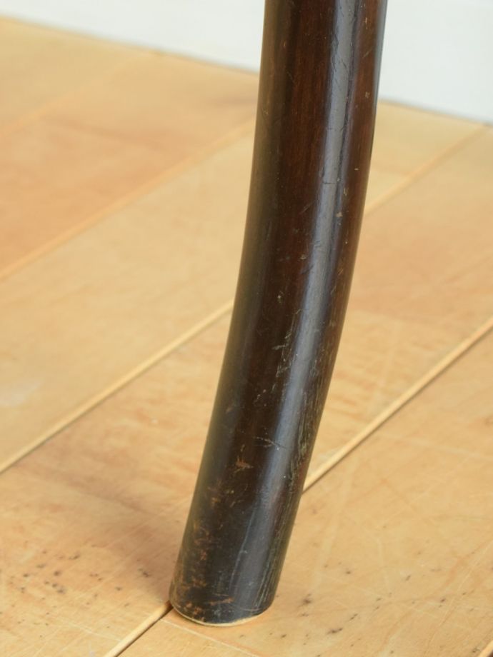 ベントウッドチェアの脚