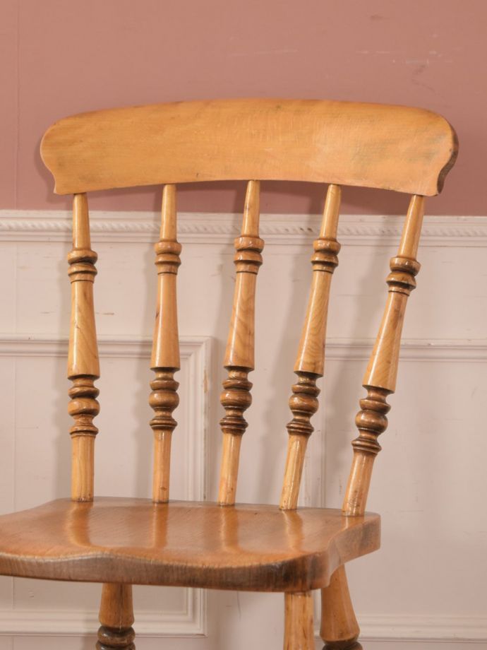 アンティークチェアの背もたれ