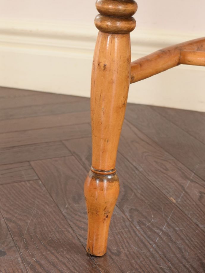 アンティークチェアの脚