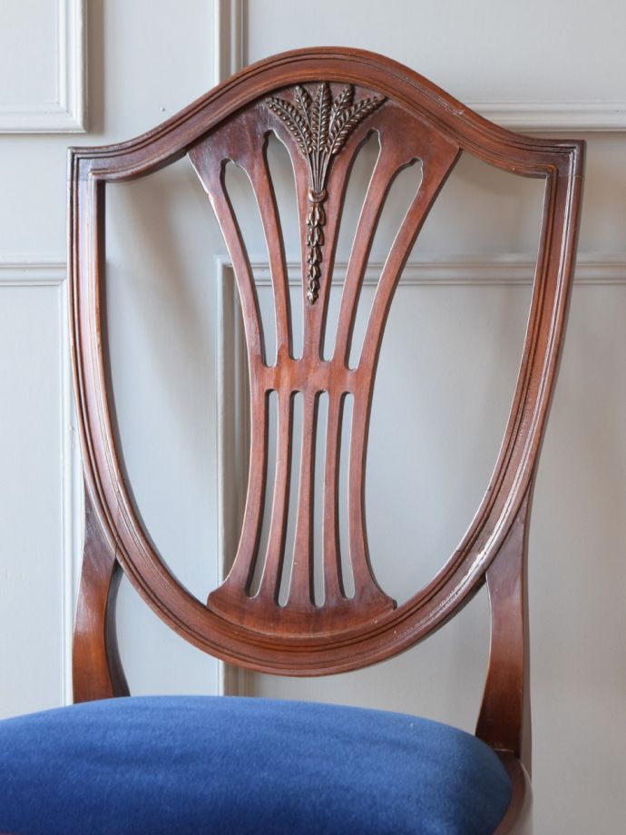 背もたれが美しいアンティークの椅子