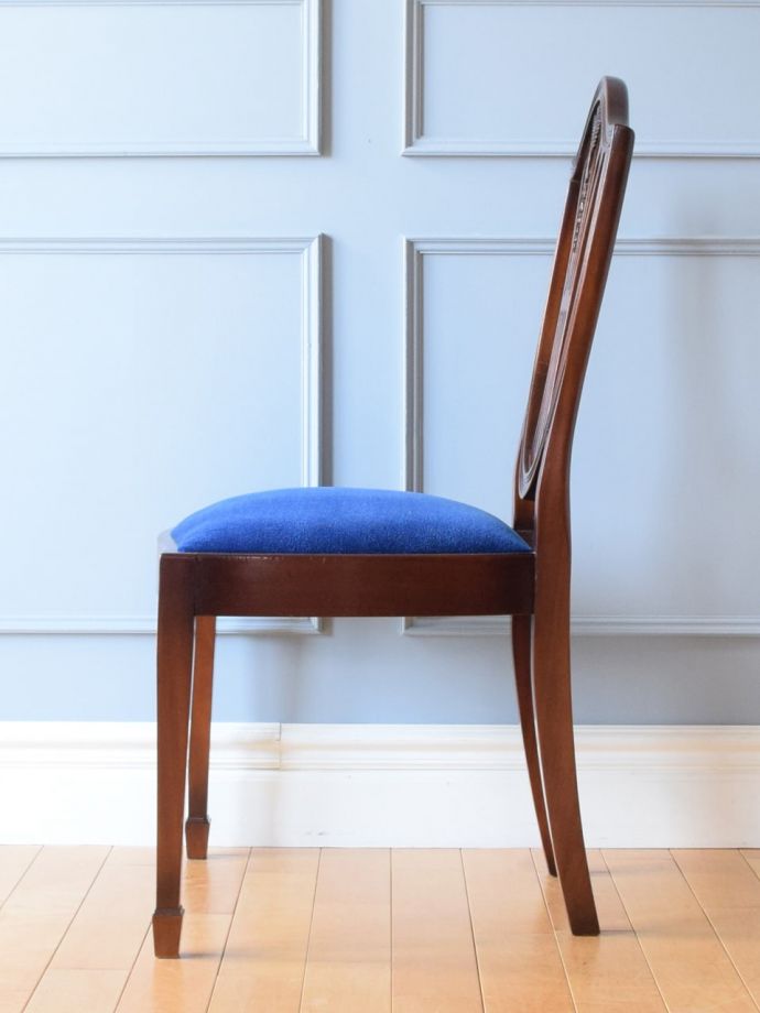 アンティークの椅子の側面