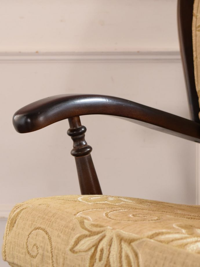 アンティークの椅子のアーム