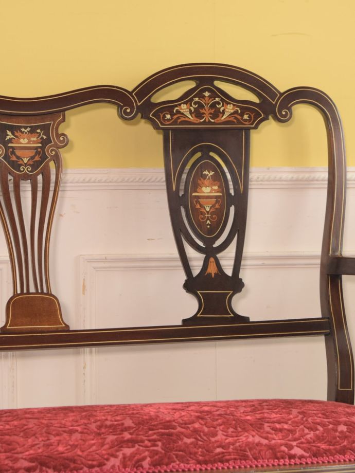 背もたれが美しいアンティークの椅子