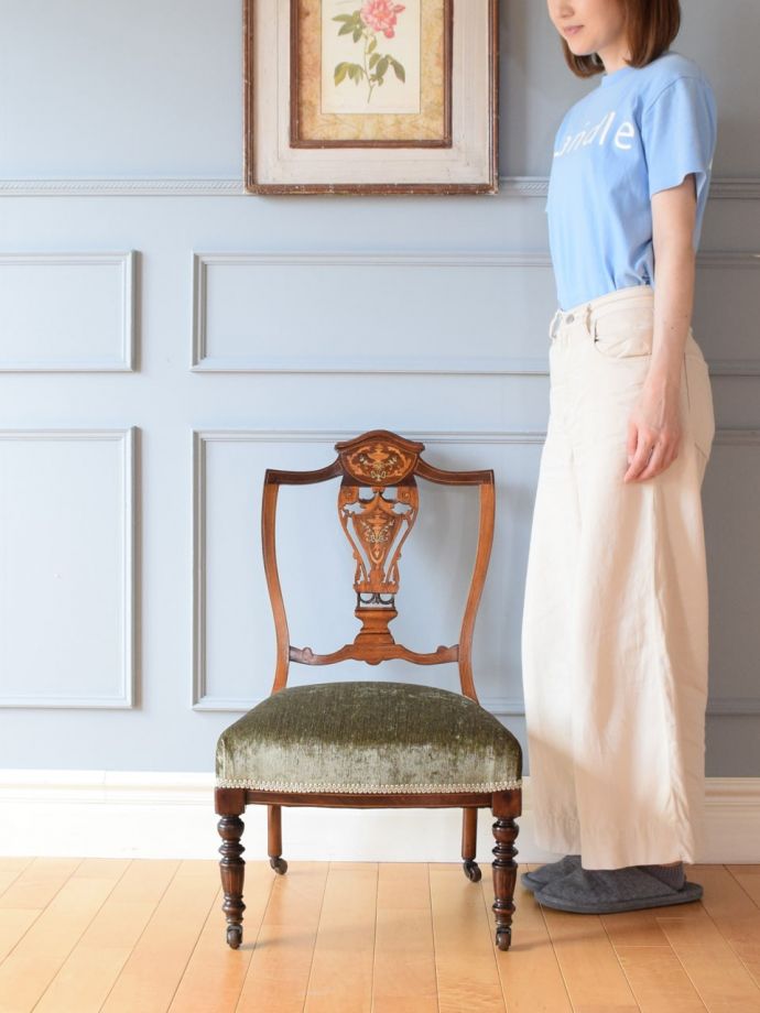 英国アンティークのサロンチェア