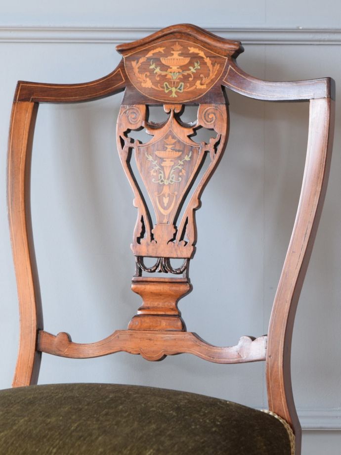 背もたれが美しいアンティークの椅子