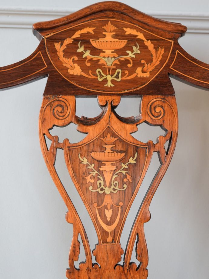 英国アンティークらしい装飾