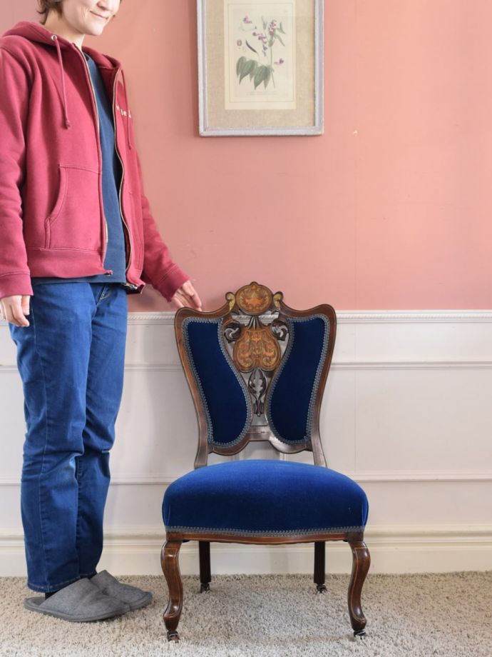 英国アンティークのサロンチェア