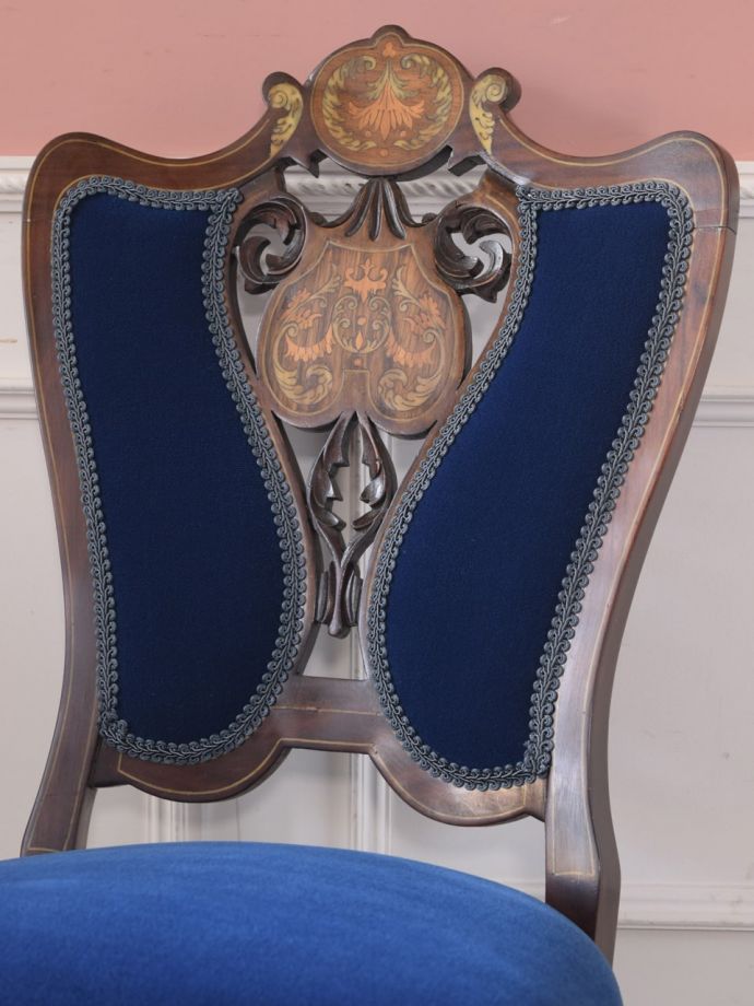 背もたれが美しいアンティークの椅子