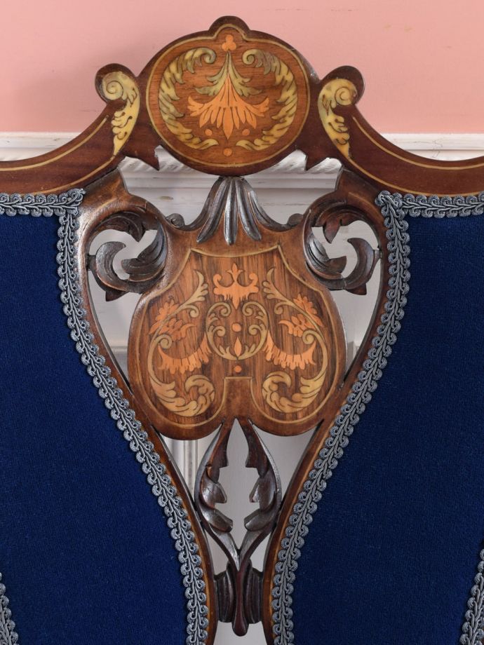 英国アンティークらしい装飾