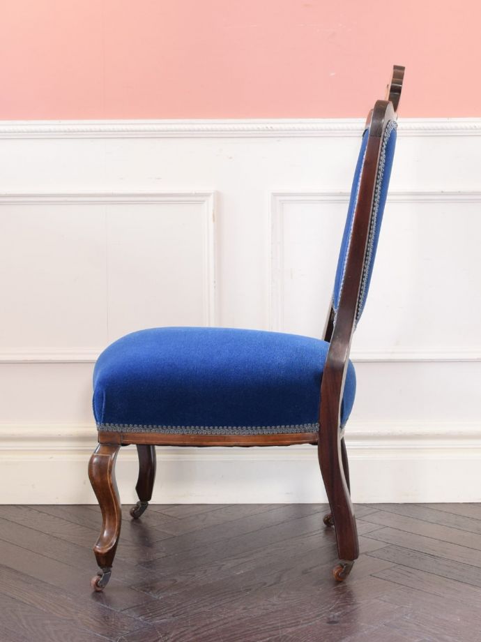 アンティークの椅子の側面