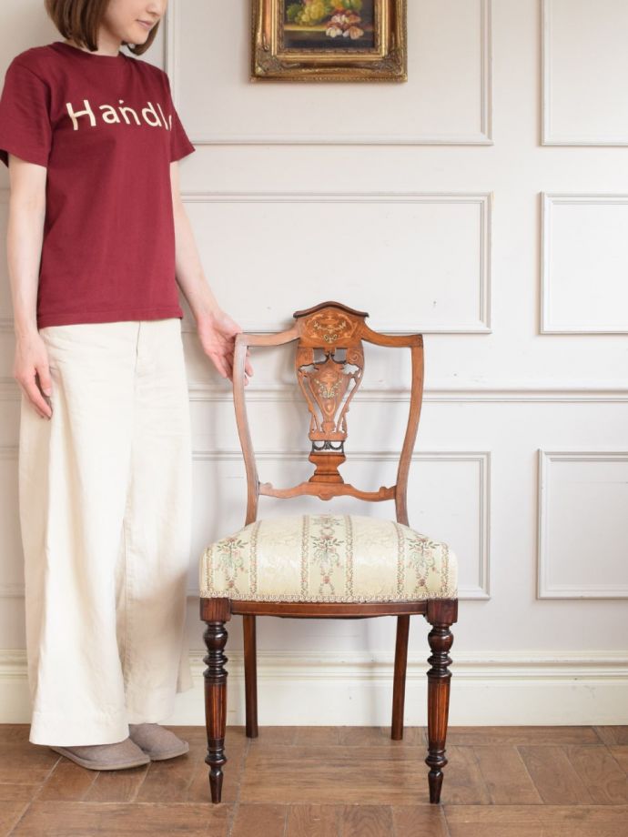 英国アンティークのサロンチェア