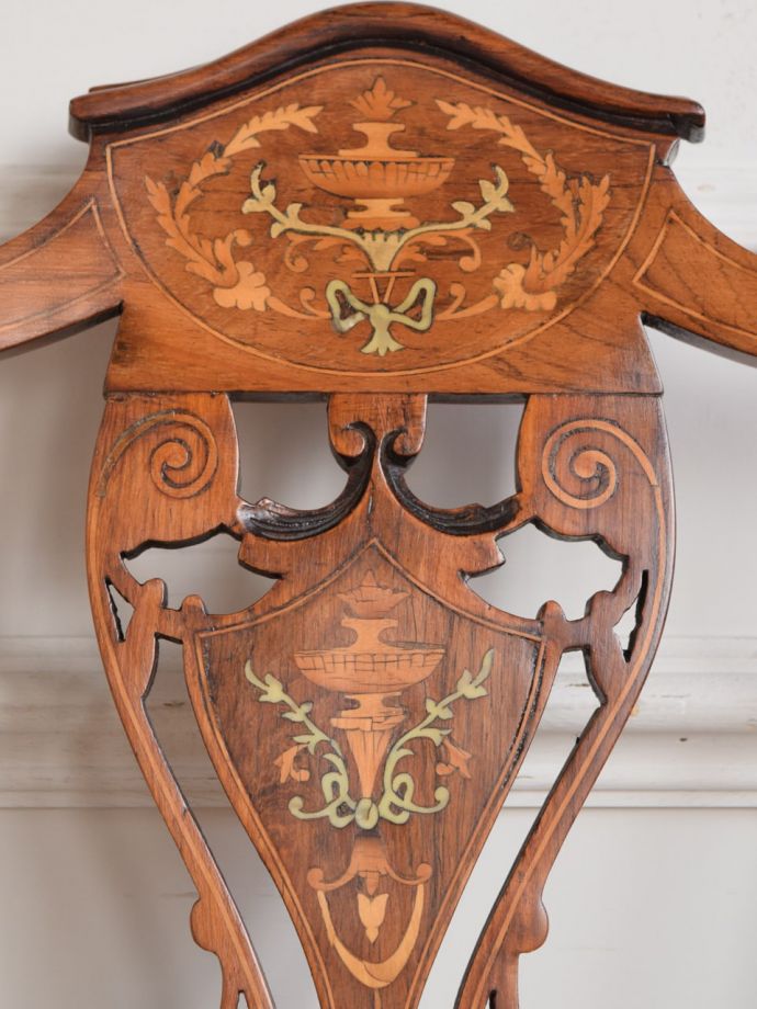 英国アンティークらしい装飾