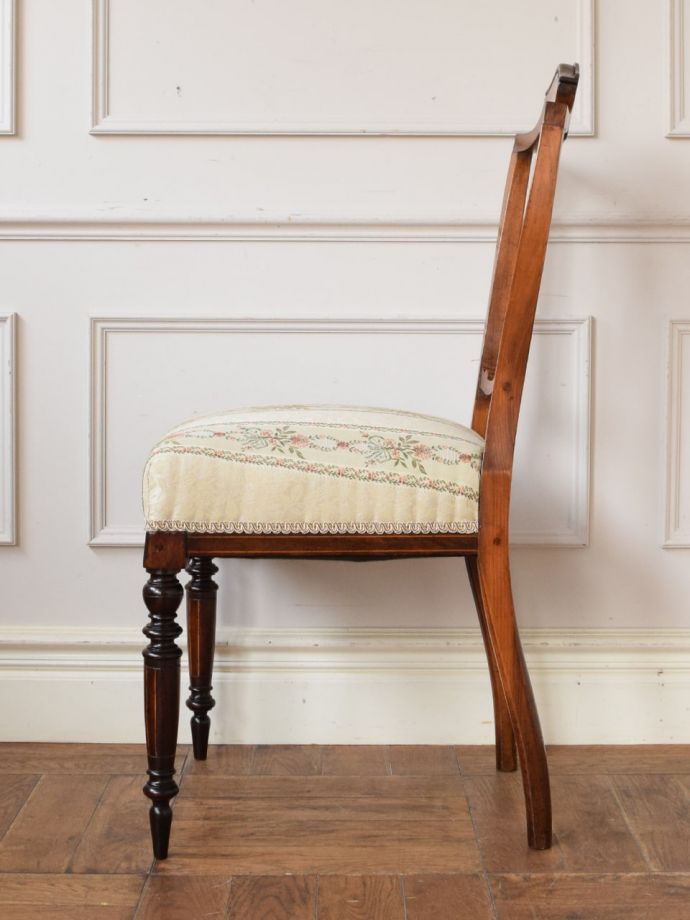 アンティークの椅子の側面