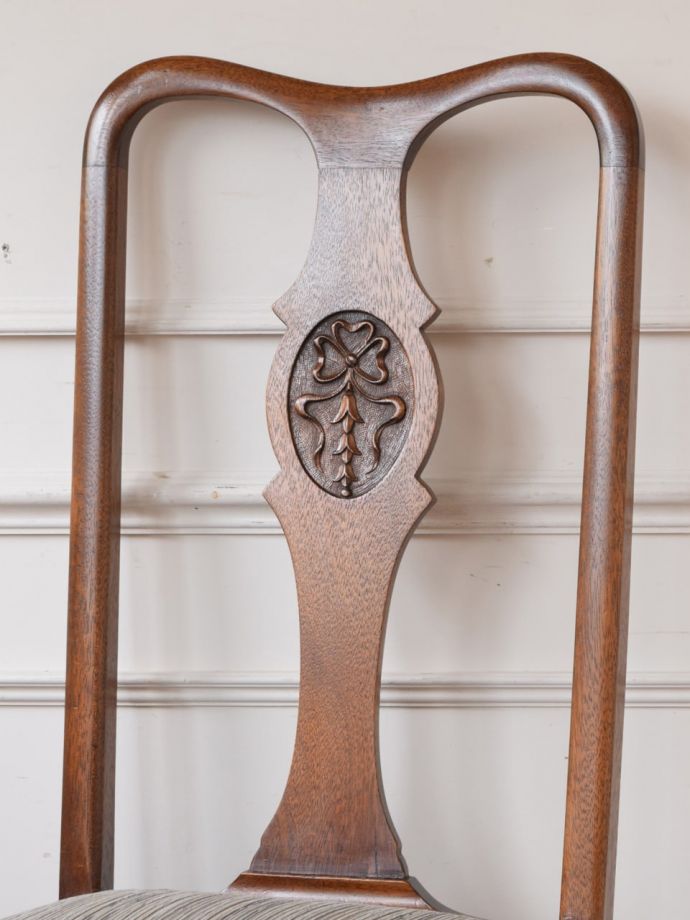 アンティークらしい美しい椅子