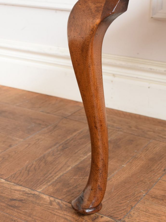 アンティークチェアの脚